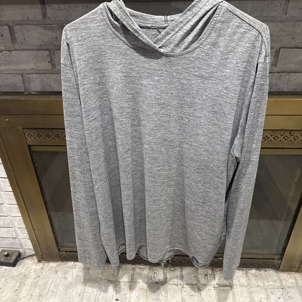 Men’s Patagonia Size XL Gray Hooded Long Sleeve Shirt